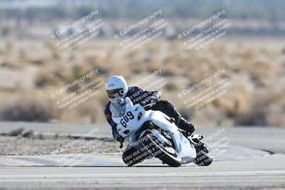 media/Dec-07-2025-CVMA (Sun) [[3e7d2de5dc]]/Race 12- Formula 40 MW and LW/